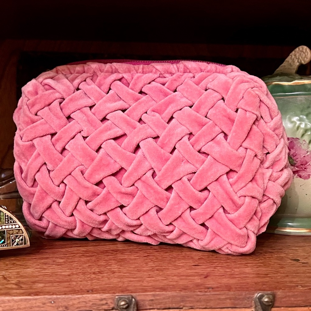 Elegant Velvet Braided Cosmetic Pouch 👑